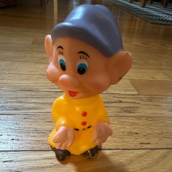 Vintage 5" Disney Snow White & Seven Dwarf Squeak Toy HONG KONG - Picture 4 of 5